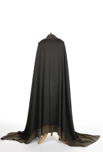 null Long châle cachemire noir français pour robe à crinoline période Napoléon III....