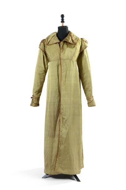null Pélisse redingote en sergé de soie vert bronze Circa 1810/1820. 
Robe manteau...