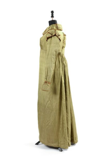 null Pélisse redingote en sergé de soie vert bronze Circa 1810/1820. 
Robe manteau...