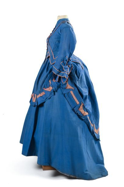 null Robe de jour fin Second Empire d'inspiration Louis XV en ottoman bleu roi et...
