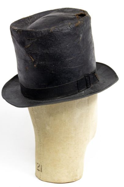null Intéressant chapeau haut de forme en papier maché vernis noir première moitié...