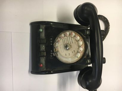 null Téléphone en bakélite noir, lourd, de la Compagnie Industrielle des Télécommunications...