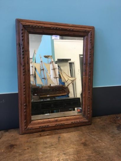 null Miroir rectangulaire en bois sculpté
65 x 48 cm