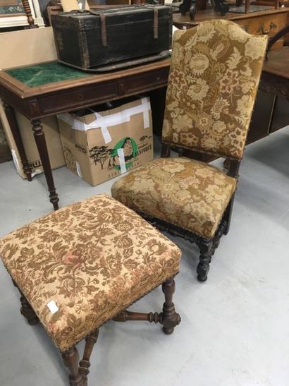 null Chaise en bois tourné à haut dossier, joint un tabouret carré au modèle
Style...