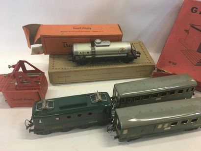 null MECANO HORNBY
locomotive BB 8510 et un wagon passager, un fourgon mixte, une...
