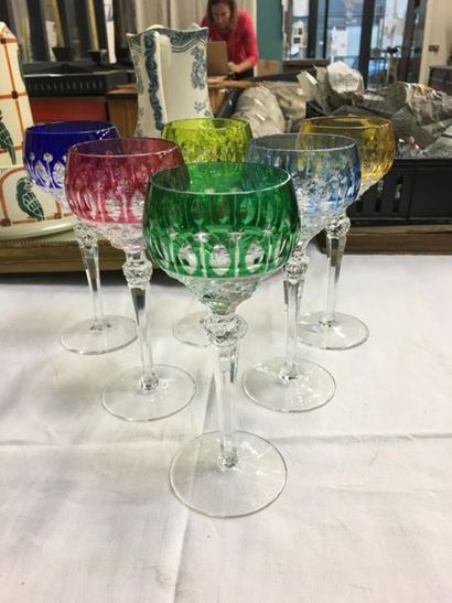 null 6 verres à vin d'Alsace en cristal de couleur
H : 22 cm