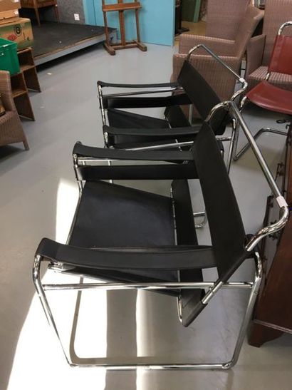 null Paire de fauteuils de type Wassily en cuir noir