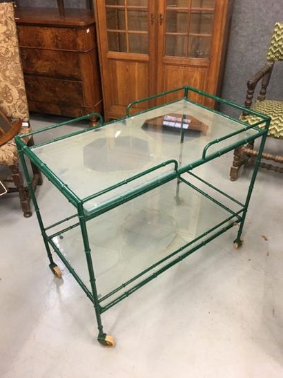 null Table roulante en fer laqué vert imitation bambou
88 x 50 cm
H : 80 cm
