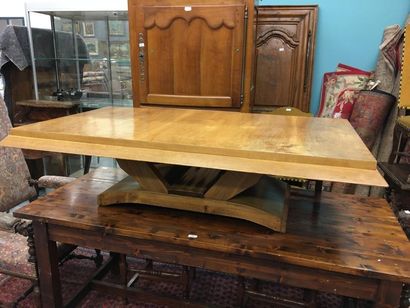 null Table basse en bois de placage 1930
157 x 93 cm
H : 43 cm
