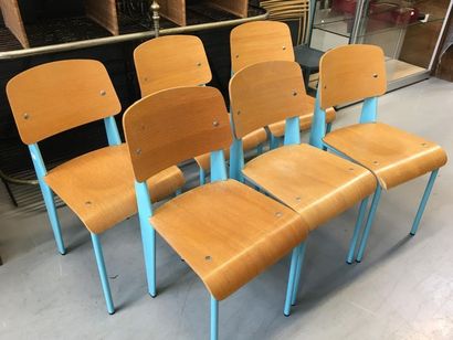 null Série de 6 chaises en bois et métal laqué bleu