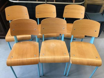 null Série de 6 chaises en bois et métal laqué bleu