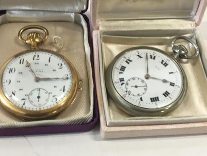 null Deux montres, dont une en métal adoré et une en métal argenté