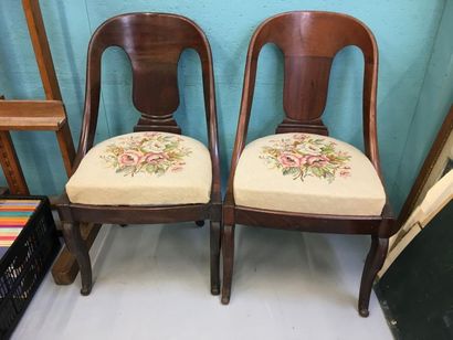 null Paire de chaises gondole en bois naturel garniture au point 
19ème siècle