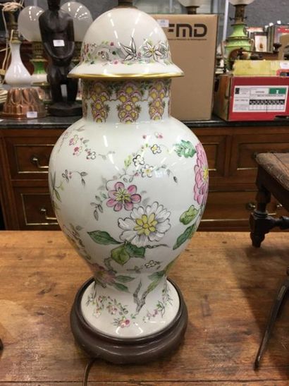 null Chine vase monté en lampe en porcelaine à décor de fleurs
H : 44 cm