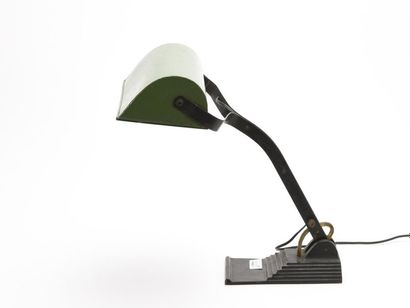 null HORAX
Lampe de table à piètement escalier en fonte d'aluminium laqué noir à...