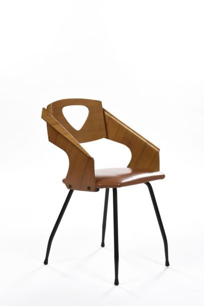 null Carlo RATTI (1890-1960)
Chaise et son repose -pieds en placage de teck courbé...