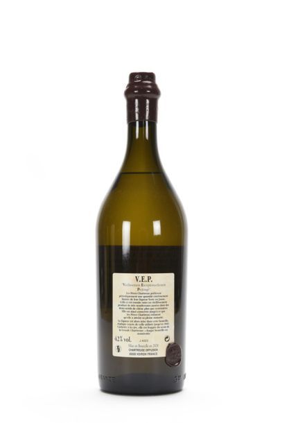 null 1 B CHARTREUSE JAUNE VEP 100 Cl 42% (mise 2020) (Caisse Bois d'origine) Pères...