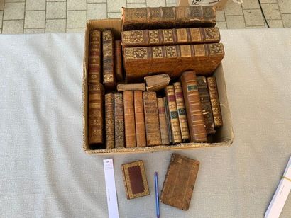 null Un carton de 22 volumes reliés XVIIIe/XIXe.