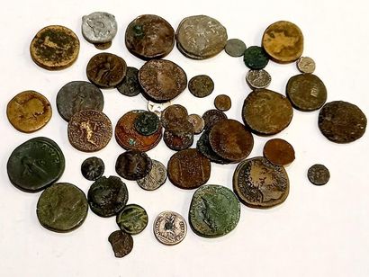 Lot de 43 monnaies romaines et gauloises...