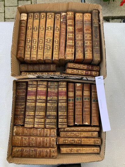 null 2 cartons de reliures XVIIIe. 32 volumes. (Accidents).