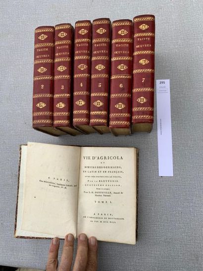 null OEuvres de Tacite en 7 volumes (complet). Edition bilingue latin français. Demi-reliures...