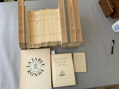 null Un ensemble de 21 volumes dont, Théâtre de Jean Giraudoux, La Table Ronde, La...