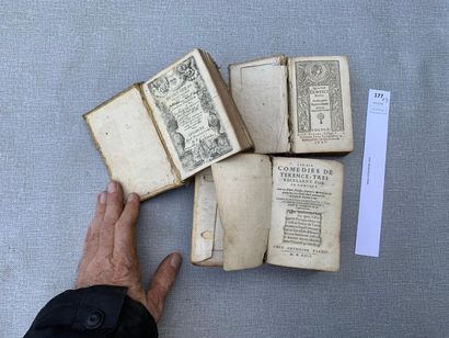 null Un ensemble de petits 3 volumes début XVIIe (2 reliés vélin, 1 relié peau) :...