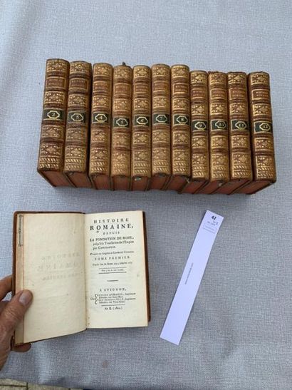 null Echard. Histoire romaine depuis de 1802. Avignon, 1802. 12 volumes.