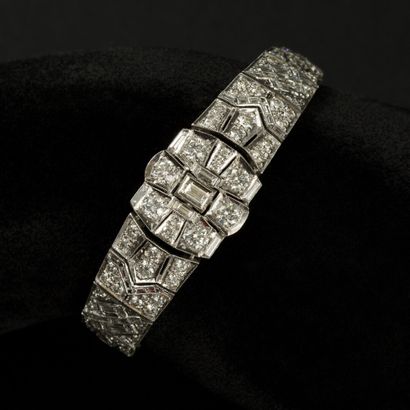 null Bracelet en or blanc 18k (750) entièrement serti de diamants, au centre un noeud...