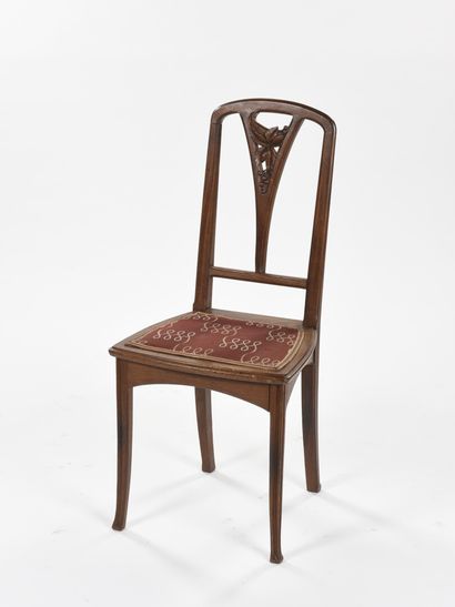 null TRAVAIL 1930

Paire de chaises en acajou teinté foncé à dossier ajouré et décoré...