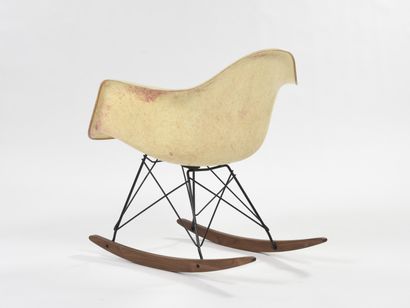 null Charles & Ray EAMES (1907-1978 & 1912-1988)

1ère édition

Fauteuil inRar Rope...