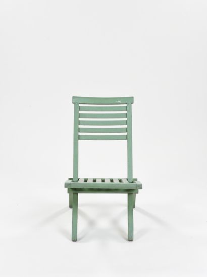 null Robert MALLET-STEVENS (1886-1945) 

Fauteuil de jardin pliable en bois peint...