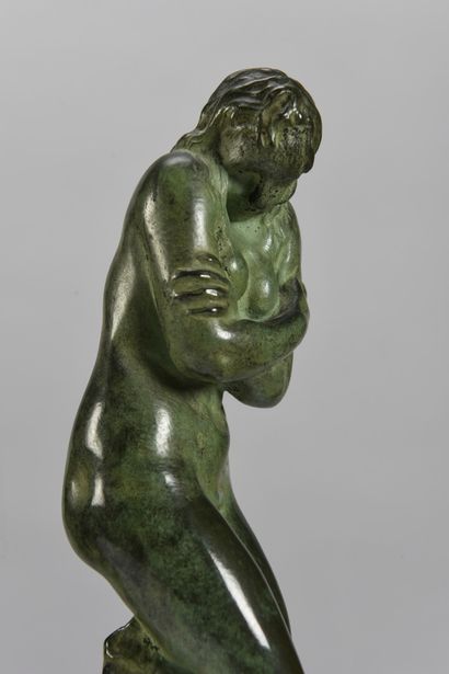 null Aimé Jules Dalou (1838 - 1902) D'après

La frileuse

Bronze à patine verte reposant...