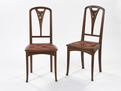 null TRAVAIL 1930

Paire de chaises en acajou teinté foncé à dossier ajouré et décoré...