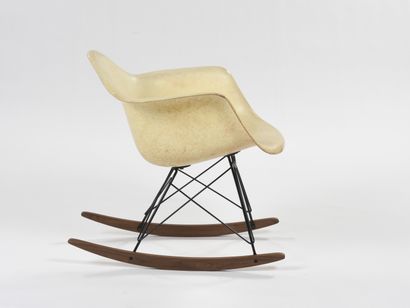 null Charles & Ray EAMES (1907-1978 & 1912-1988)

1ère édition

Fauteuil inRar Rope...