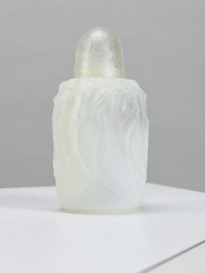 null René LALIQUE (1860-1945)

Sirens 

Cap-shaped perfume burner with a cylindrical...