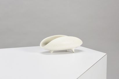 null Roger Capron (1922-2006)

Tripod bowl in white glazed ceramic with polychrome...