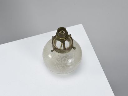 null André DELATTE (1887-1963) 

Base de lampe champignon en verre moulé-pressé à...