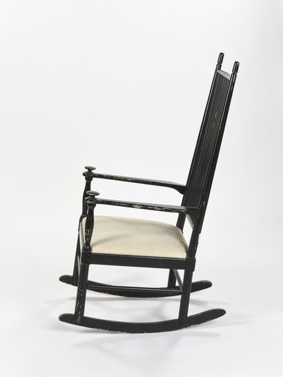 null Karl-Axel ANDERSSON (XX ème)

Rocking Chair modèle Isabella en bois laqué noir...