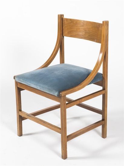 null Travail français 1950

Paire de chaises à structure en acajou blond, garniture...