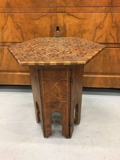 null Petite table à thé marocaine en bois octogonale

(manques et accident à une...