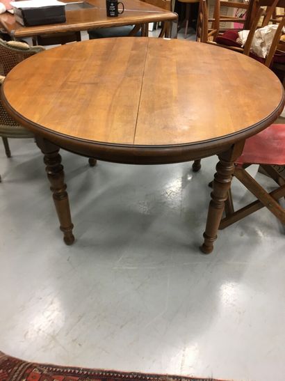 null Table en bois de forme circulaire

D : 121 cm