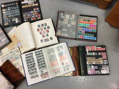 null Collection de timbres classiques et :modernes, france et étranger six albums...