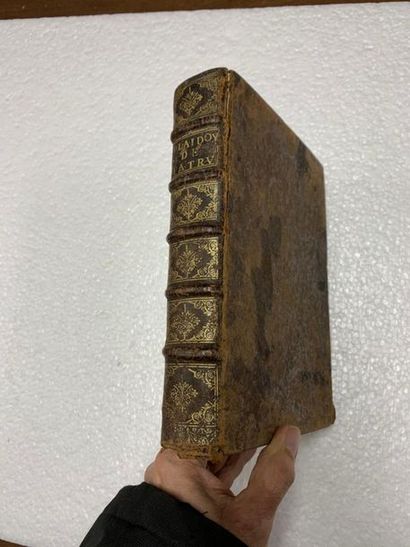 null Plaidoyers et oeuvres diverses de Patru. 1 volume petit in-4. Lyon, 1692.