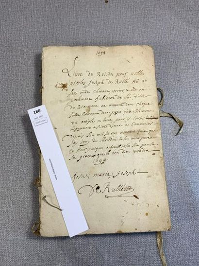 null MANUSCRIT Un livre de raison commencé en 1698. Reliure accidentée avec manq...