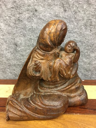 null Maternité, sculpture en chêne 

Monogrammé

H : 18 cm

L: 17 cm