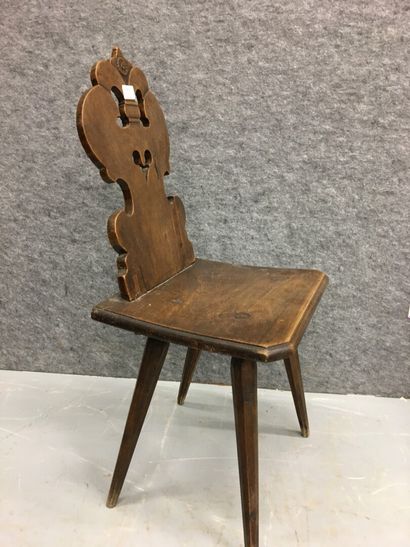 null Chaise alsacienne en noyer sculpté et ajouré

19ème siècle