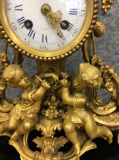 null Pendule en bronze doré, cadran signé Ancelle à Toulouse

Style Louis XV

H:...