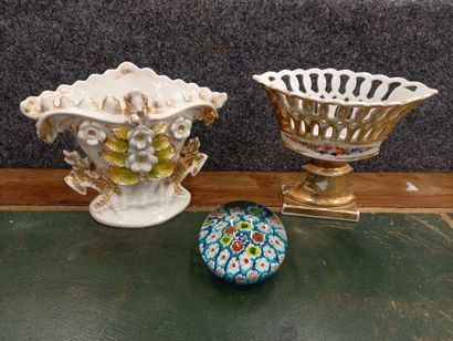 null Paire de petis vases en porcelaine

Joint une boule de sulfure