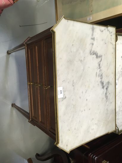 null Petite table de salon plateau marbre trois tiroirs 

Style Louis XVI



73 x...